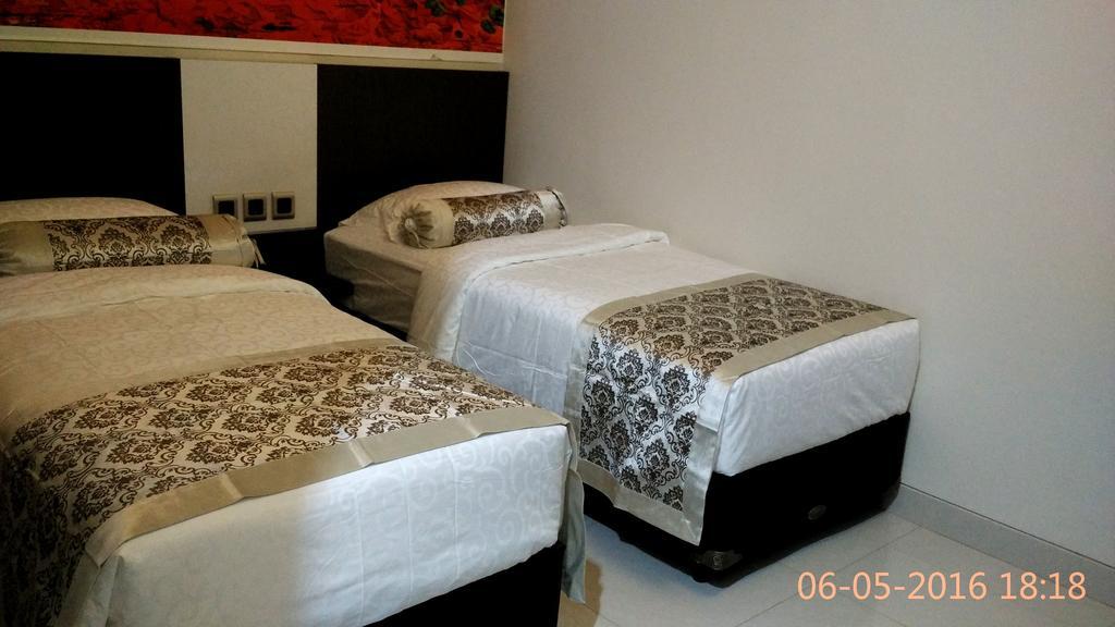 Malang City Boulevard Homestay Exterior photo