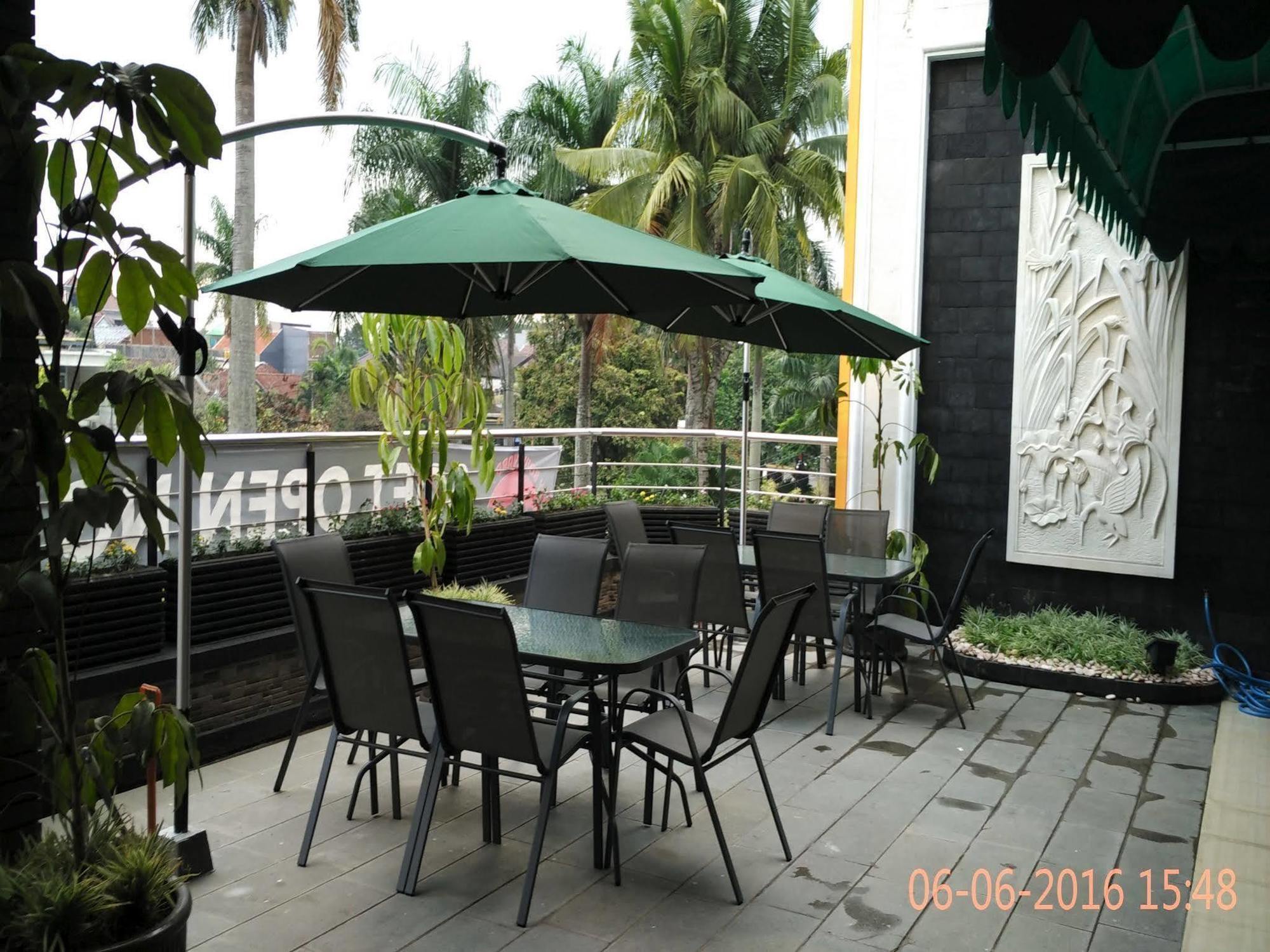 Malang City Boulevard Homestay Exterior photo